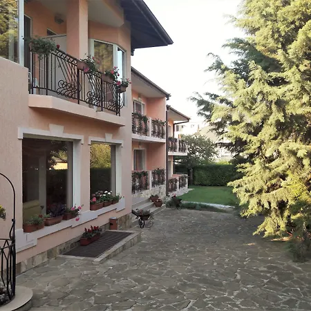 Motivi 3* Saints Constantine and Helena