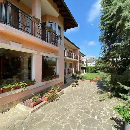 Motivi 3* Saints Constantine and Helena