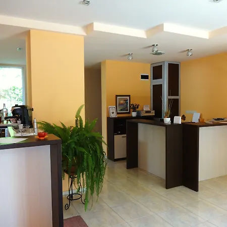 Motivi Saints Constantine and Helena