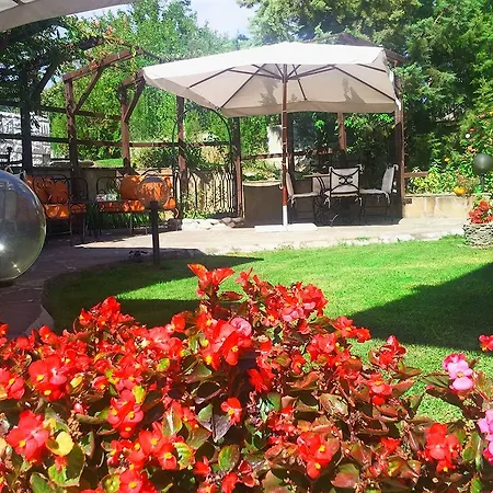 Motivi 3* Saints Constantine and Helena