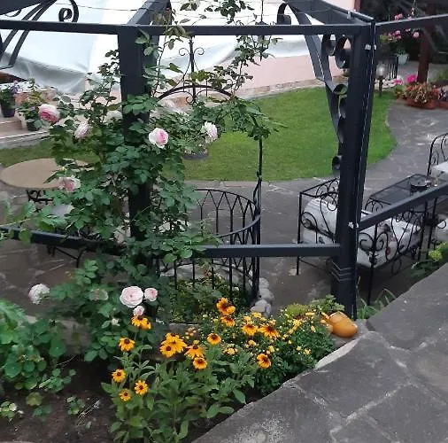 Motivi Saints Constantine and Helena