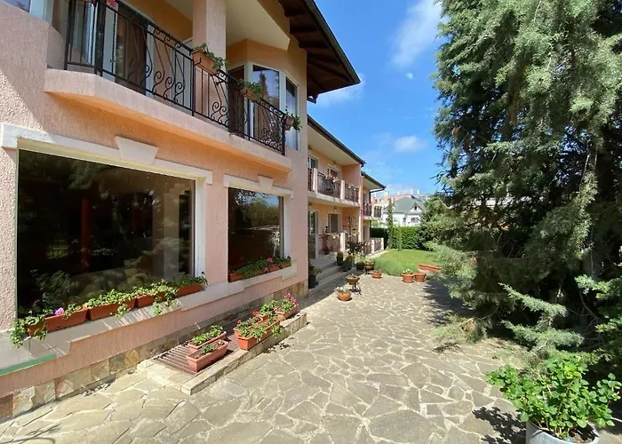 Motivi 3* Saints Constantine and Helena