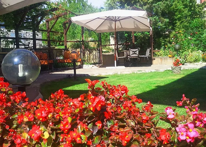 Motivi 3* Saints Constantine and Helena